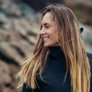 holly williams headshot